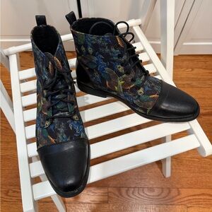 NWOT Tomboy Toes Colorful Peacock Patterned Lace-Up Boots